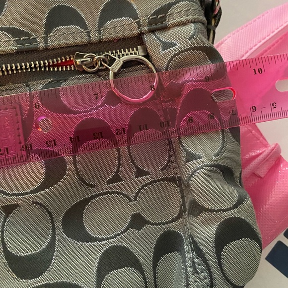 Coach Crossbody-like new excellent condition - Picture 9 of 11